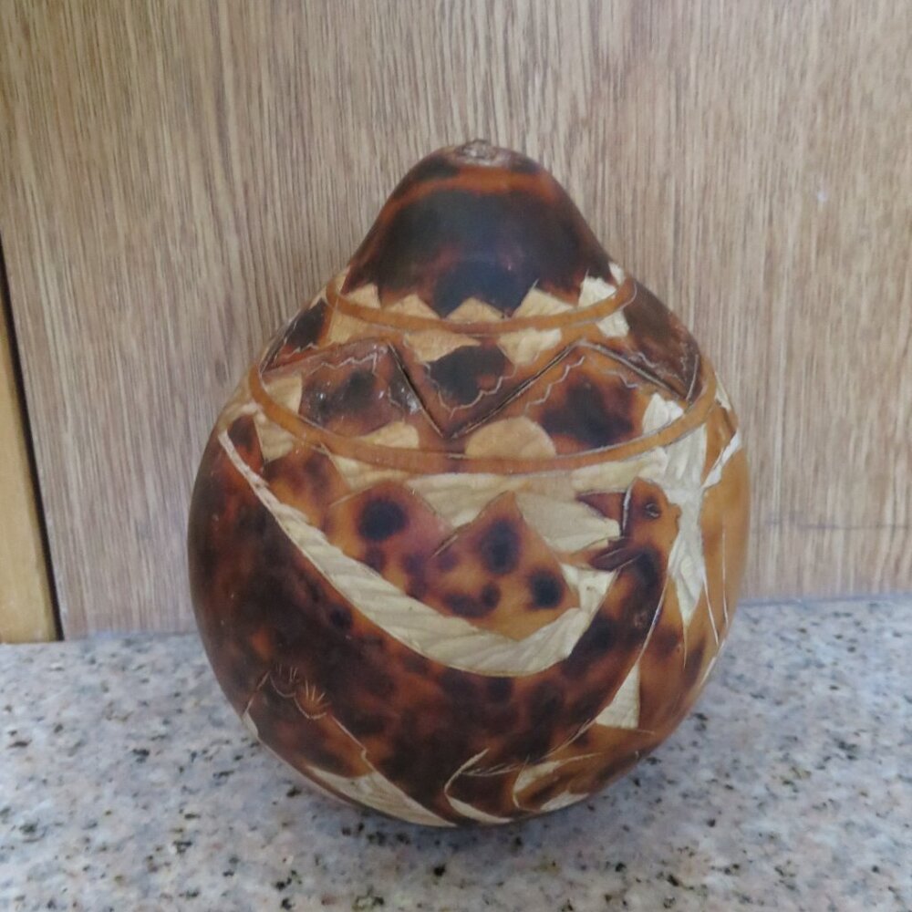 Hand Carved Chilean Gourd 6" High Vintage K620)